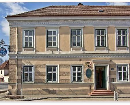 Gasthof Manhalter Pitten Екстериор снимка